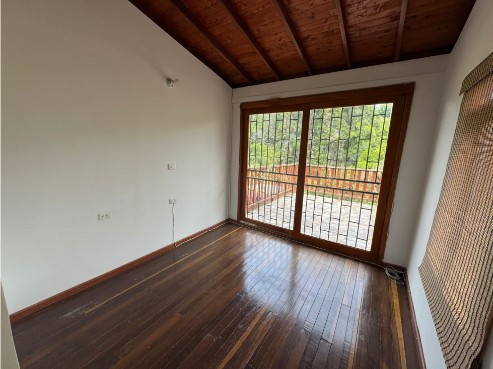 ENCANTADORA FINCA CON BODEGA EN VENTA GUARNE CERCA AL AEROPUERTO — foto 4