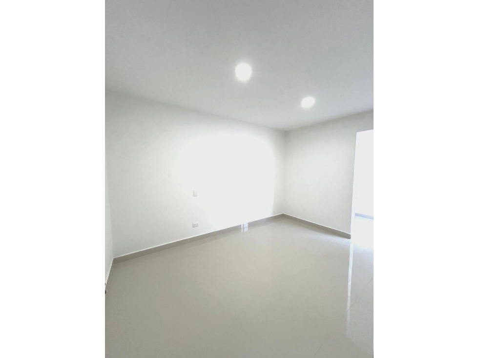 CONFORTABLE CASA EN VENTA LA CEJA — foto 4