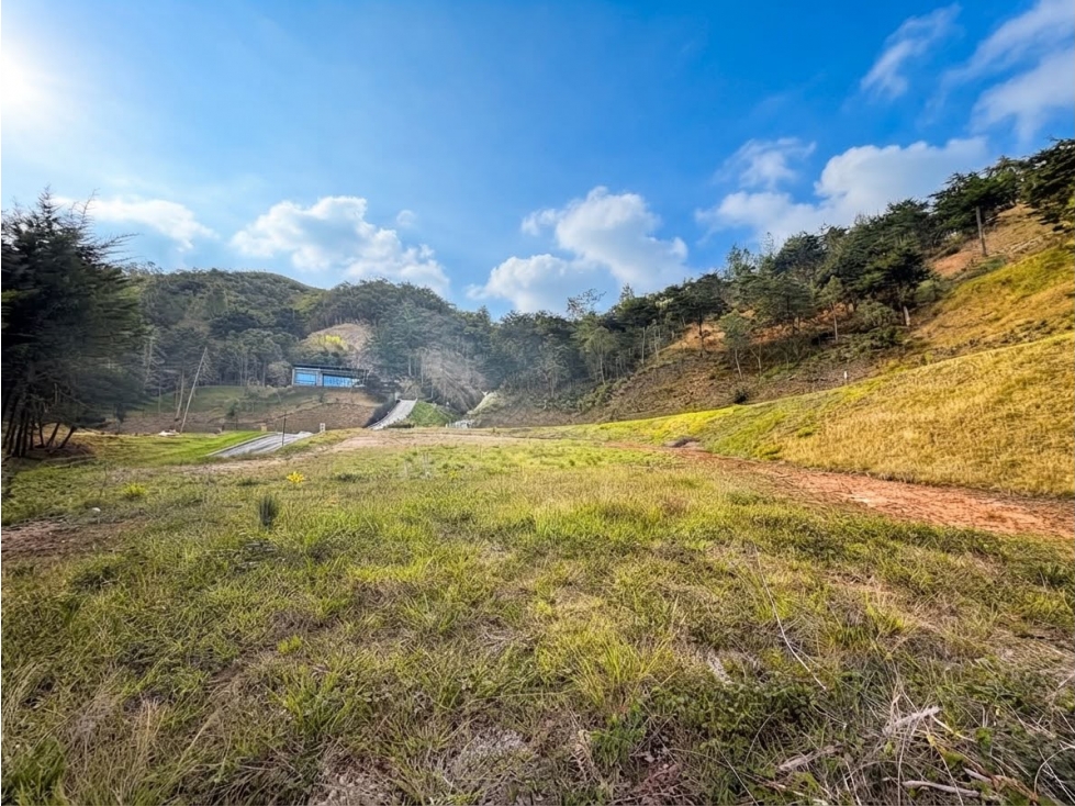 HERMOSO LOTE EN VENTA EN PARCELACIÓN EL RETIRO — foto 4
