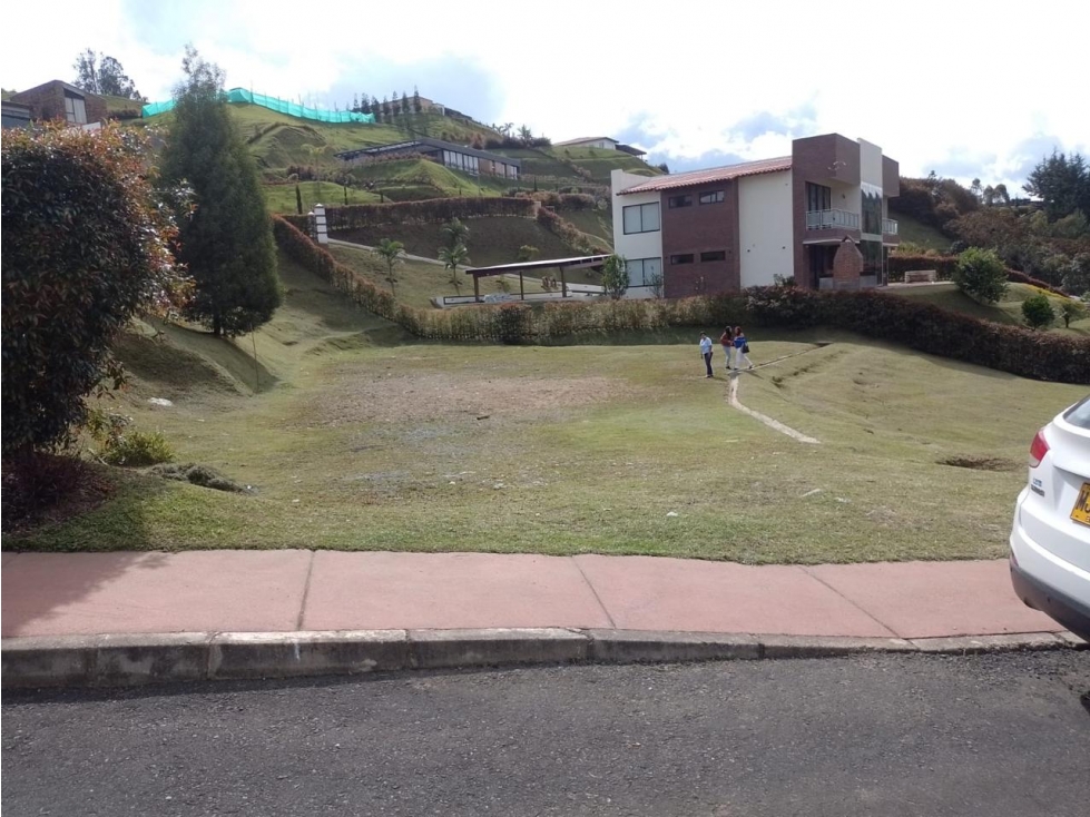 ENCANTADOR LOTE EN VENTA UBICADO EN PRESTIGIOSA PARCELACION RETIRO — foto 3