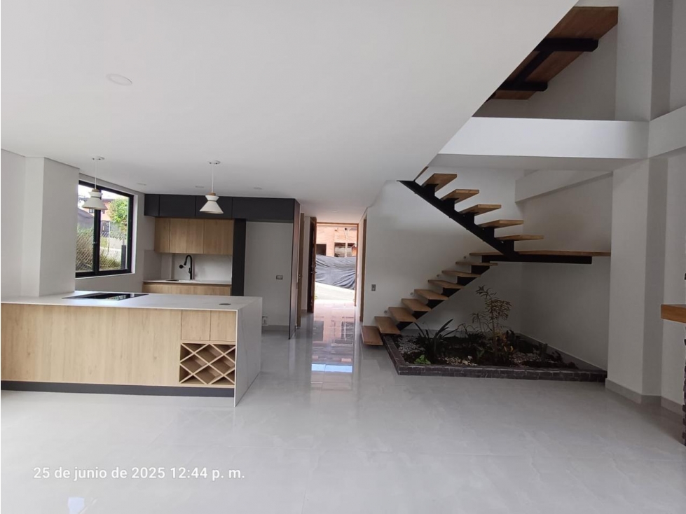 HERMOSA CASA EN VENTA EN EL RETIRO DENTRO DE UNIDAD — foto 2