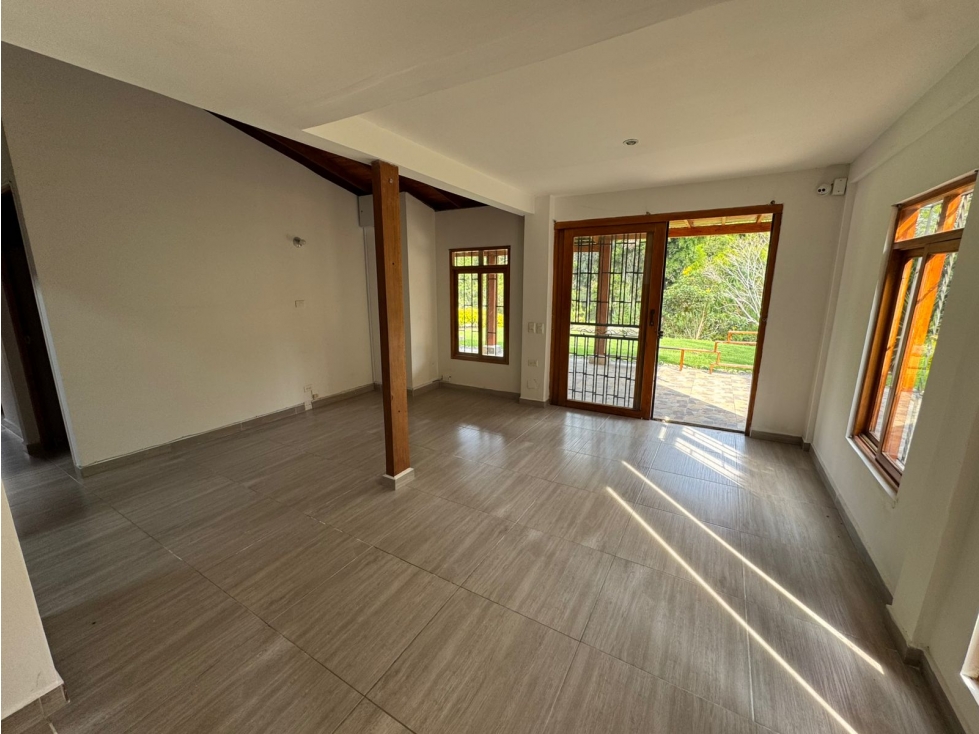 ENCANTADORA FINCA CON BODEGA EN VENTA GUARNE CERCA AL AEROPUERTO — foto 5