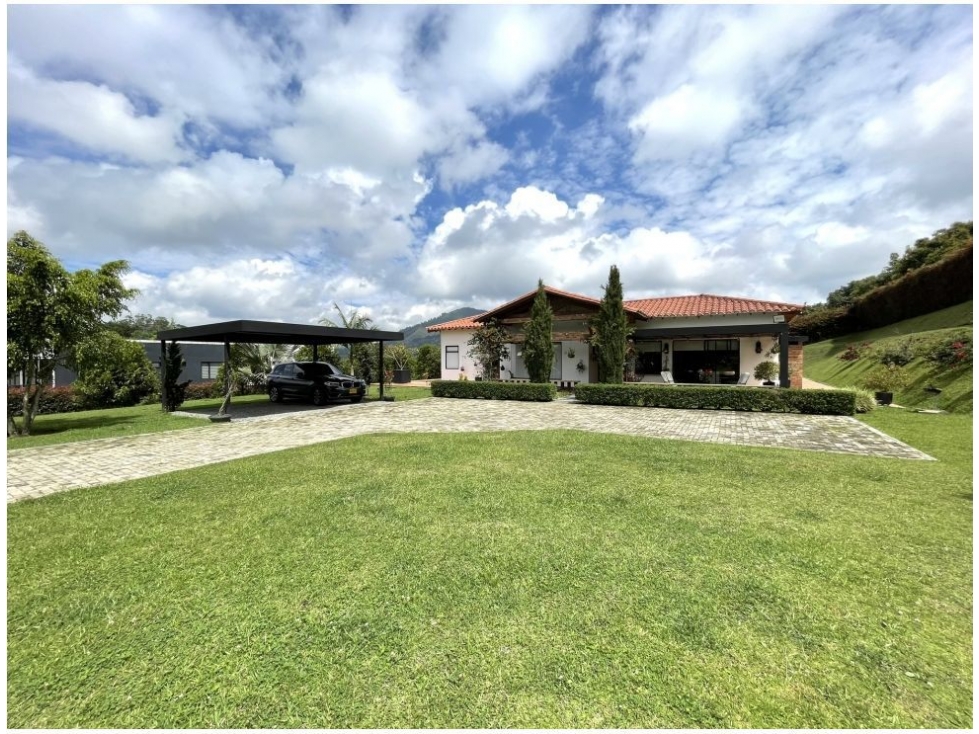 ENCANTADORA CASA CAMPESTRE EN VENTA LA CEJA