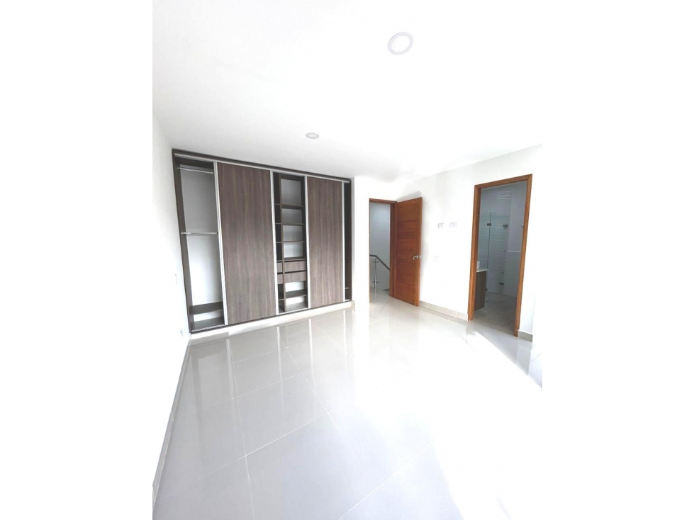 CONFORTABLE CASA EN VENTA LA CEJA — foto 2