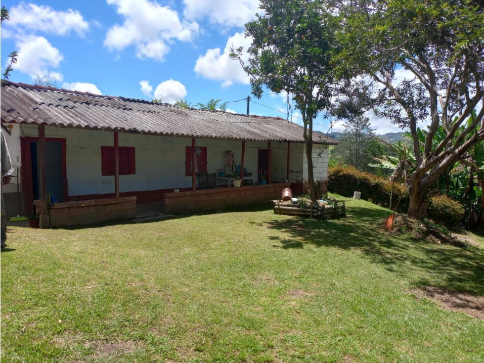 HERMOSA CASA CAMPESINA EN VENTA EN MARINILLA - 1