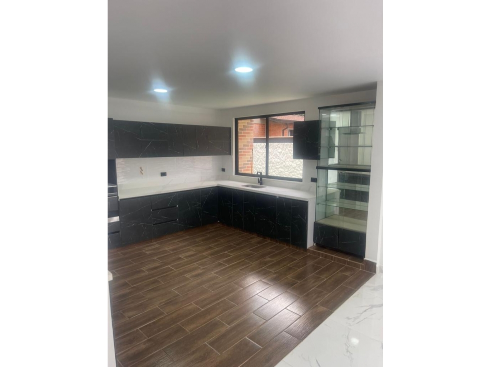 ESPECTACULAR CASA EN VENTA SABANETA - 3