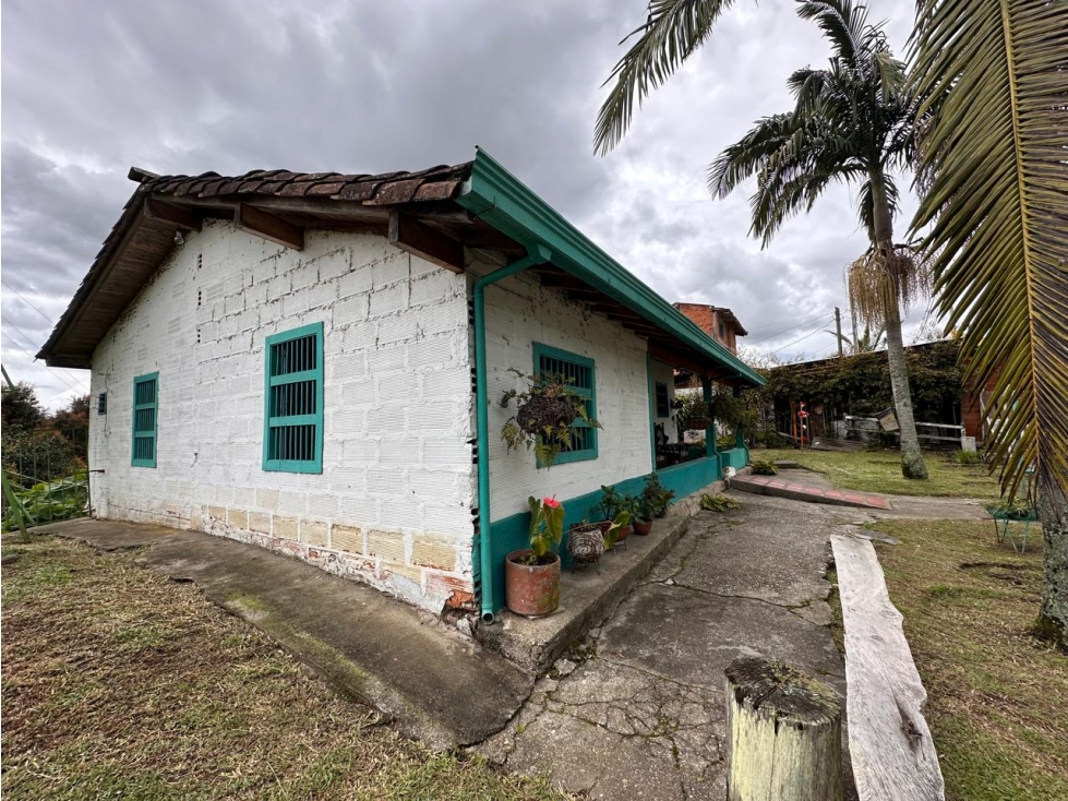 ENCANTADOR CASA LOTE EN VENTA USO INDUSTRIAL SECTOR AEROPUERTO — foto 2