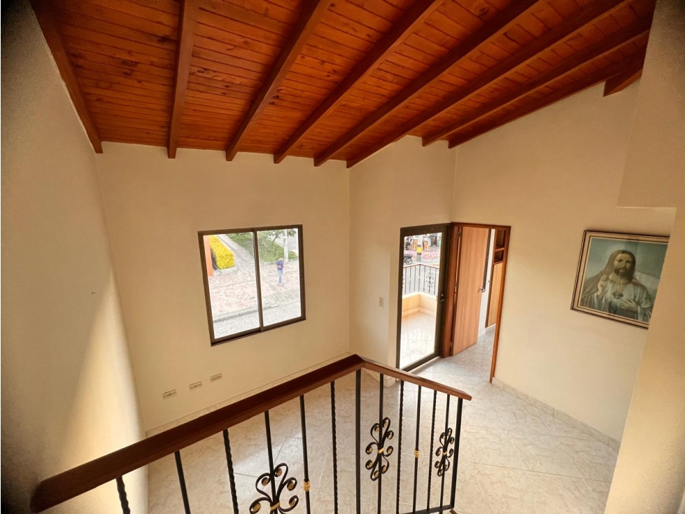 HERMOSA CASA ESQUINERA EN VENTA CON PROYECCIÓN COMERCIAL — foto 4