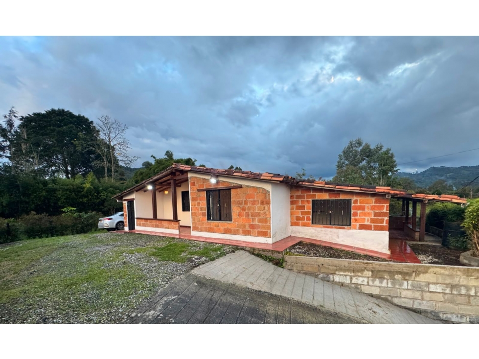 HERMOSA CASA FINCA EN VENTA LLANOGRANDE — foto 2