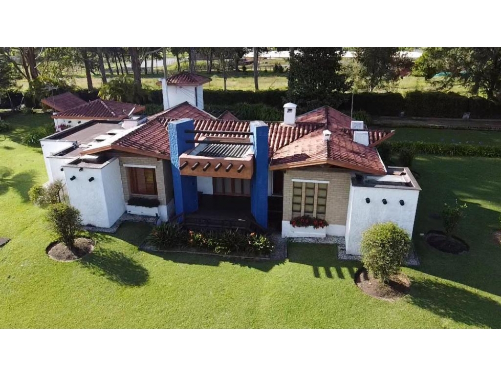 HERMOSA CASA FINCA EN VENTA SECTOR CLUB LLANOGRANDE RIONEGRO ANT.