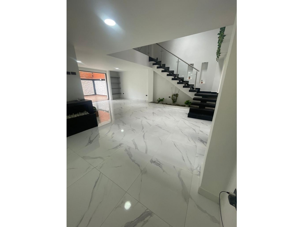 ESPECTACULAR CASA EN VENTA SABANETA - 6