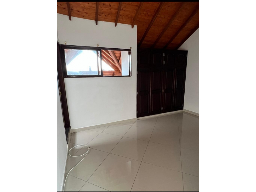 LINDA CASA CON MANSARDA EN VENTA EL PORVENIR — foto 4