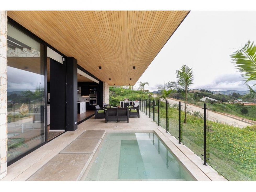 ESPECTACULAR CASA FINCA EN VENTA EL PEÑOL CON EMBALSE - 2