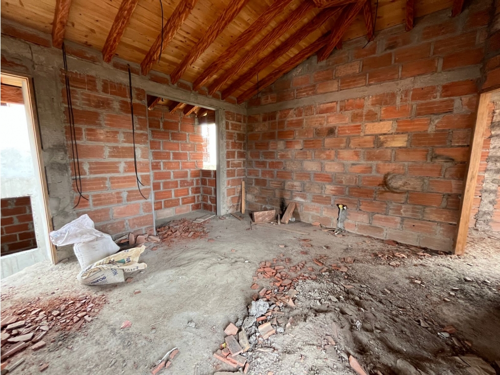 HERMOSA CASA DE TRES PLANTAS EN VENTA LA UNIÓN — foto 4