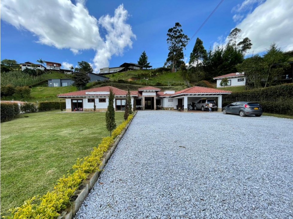 ESPECTACULAR CASA FINCA EN VENTA CERCA A SAN ANTONIO DE PEREIRA