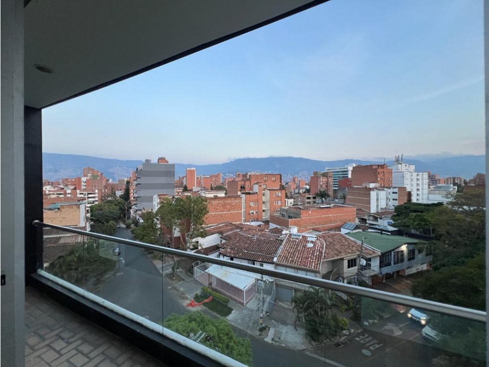 VENTA DE APARTAMENTO DUPLEX EN LAURELES.