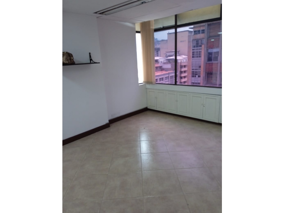 VENTA DE OFICINA EN EL CENTRO SECTOR LA PLAYA — foto 2