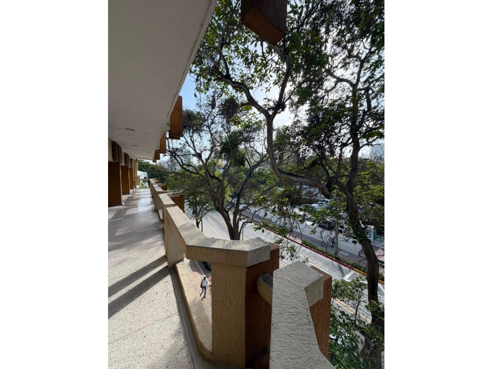 Se vende oficina para INVERSION en Alto Prado