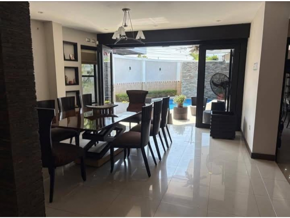 330mil Venta Casa moderna Vía a la Costa, Urb Puerto Azul, con piscina — foto 4