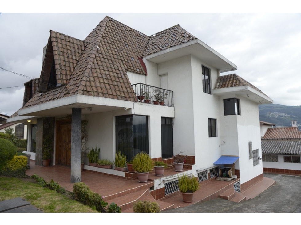 Venta amplia Casa en Ponceano Quito Norte — foto 3
