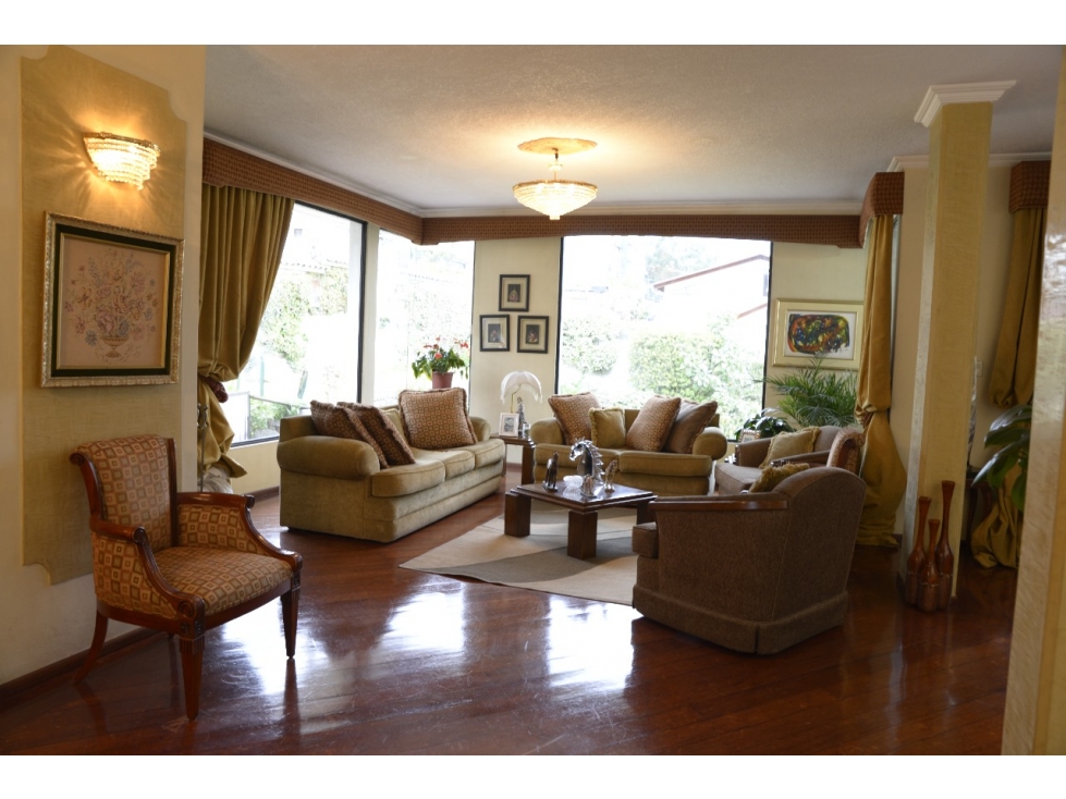 Venta amplia Casa en Ponceano Quito Norte