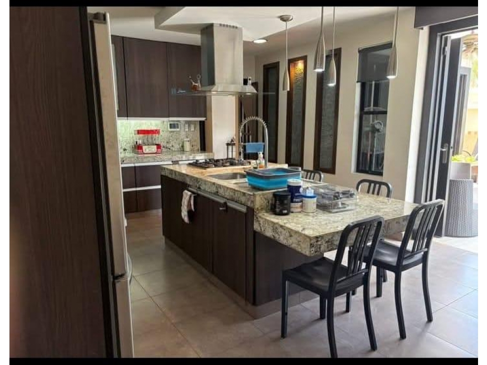 330mil Venta Casa moderna Vía a la Costa, Urb Puerto Azul, con piscina — foto 3