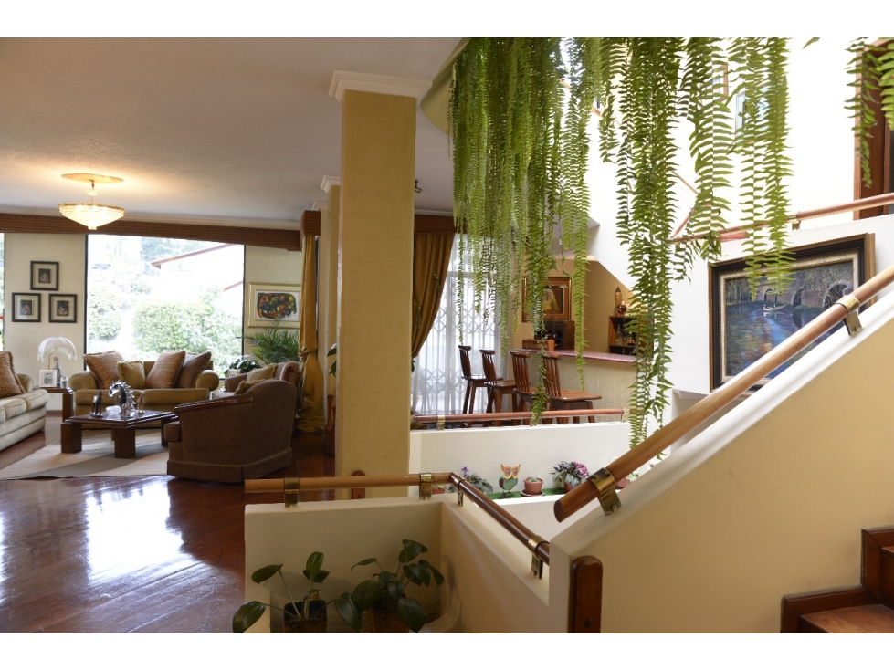 Venta amplia Casa en Ponceano Quito Norte — foto 2