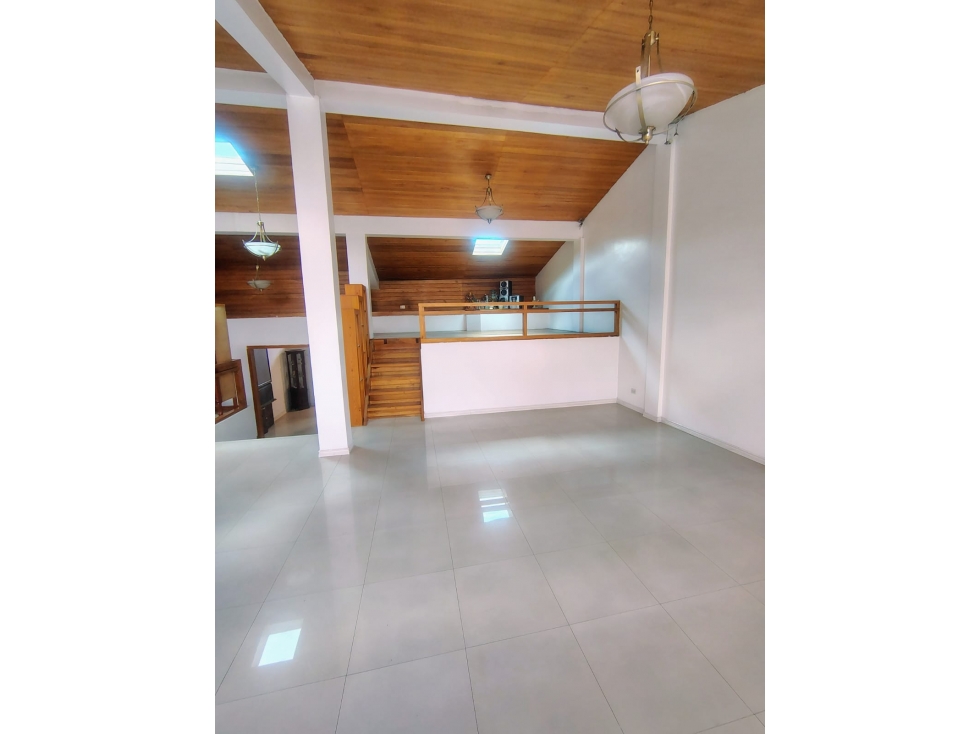 145mil Casa amplia en venta en La Florida, Quito, con 410 m² — foto 3