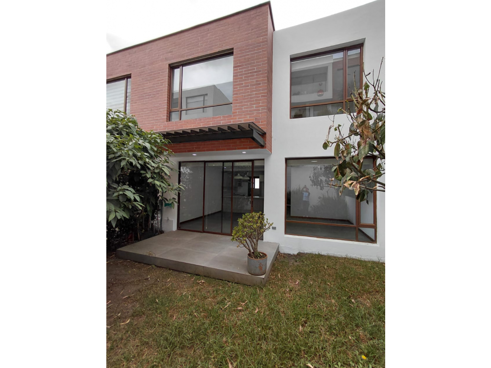 165mil Casa de 3 dormitorios en venta en La Morita, Tumbaco - 1