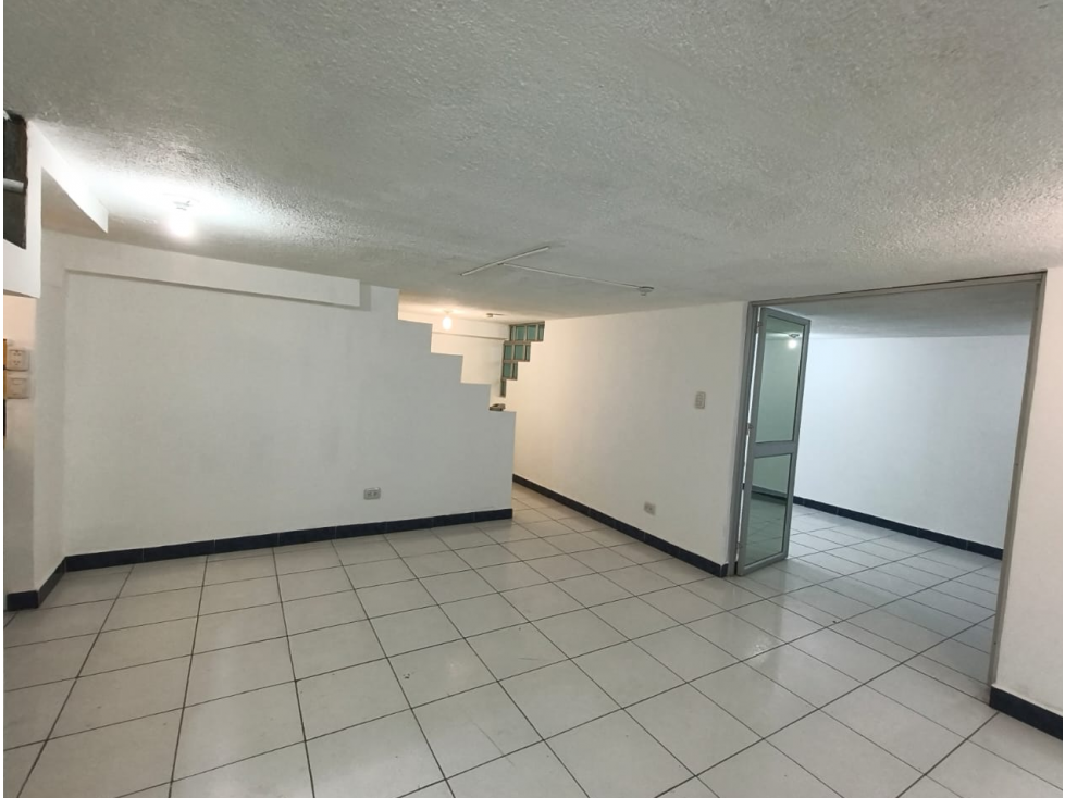 650 Oficina en Alquiler en Quito Norte Av. Colón
