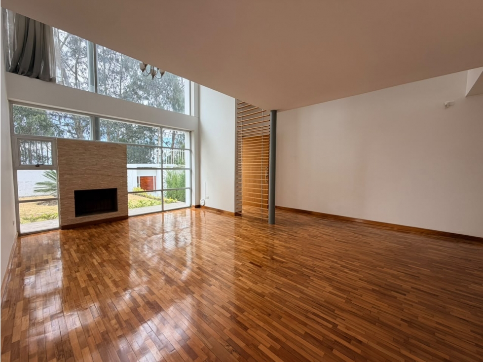 215mil Venta Casa con Amplio Jardín Urb. Privada Tanda, Miravalle — foto 4