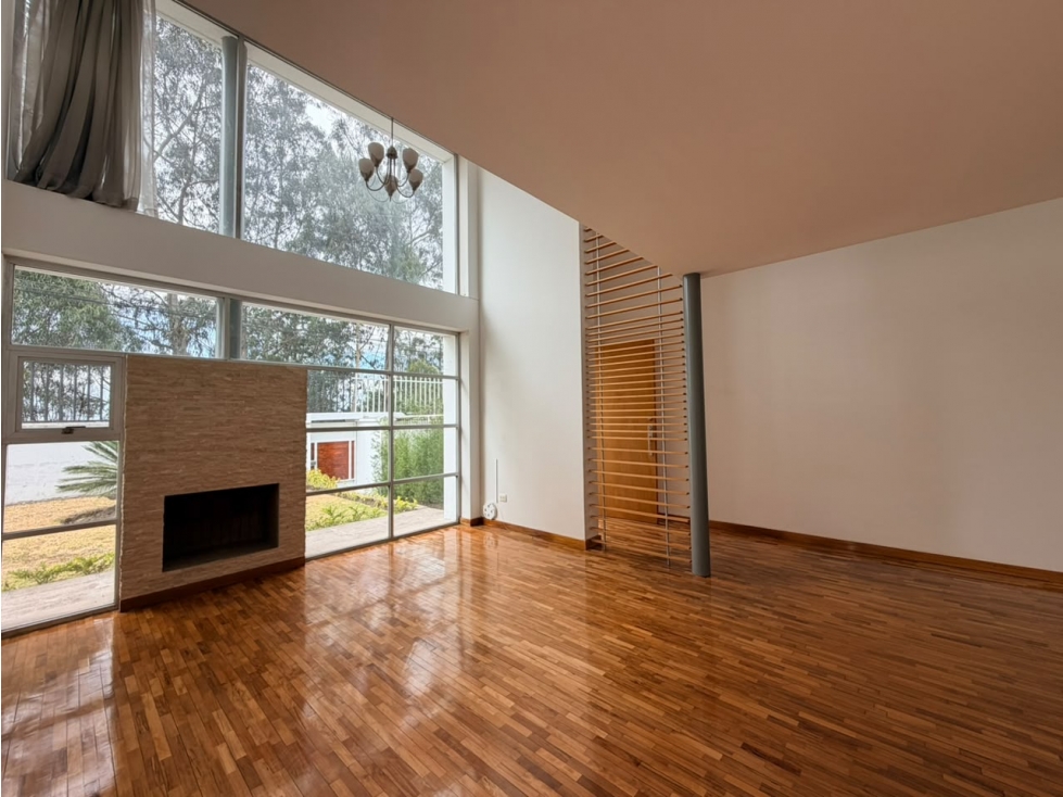215mil Venta Casa con Amplio Jardín Urb. Privada Tanda, Miravalle