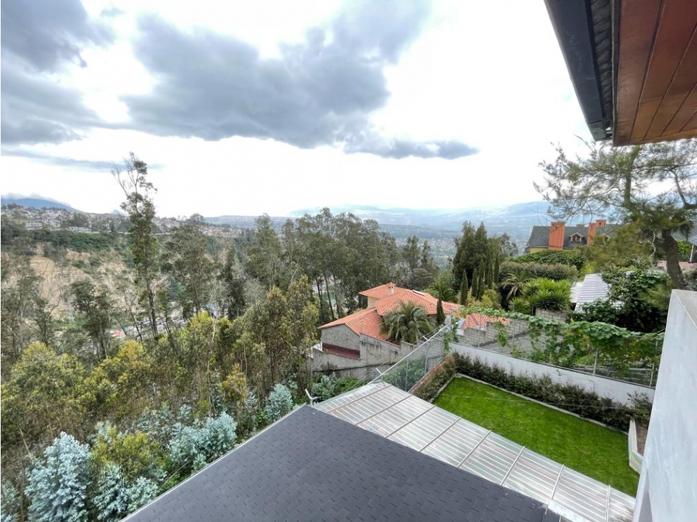Terreno 1571m2 Exclusiva Urb. Campo Alegre a $165 el m2.