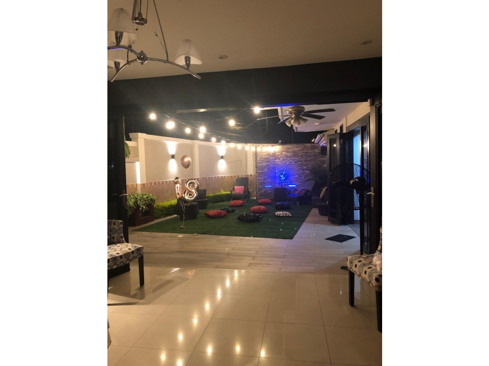 330mil Venta Casa moderna Vía a la Costa, Urb Puerto Azul, con piscina — foto 2