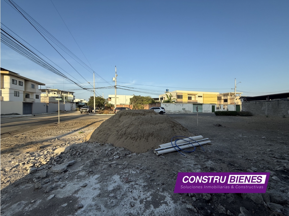 Terreno esquinero en venta Urbanización Manta 2000, Manta - 2