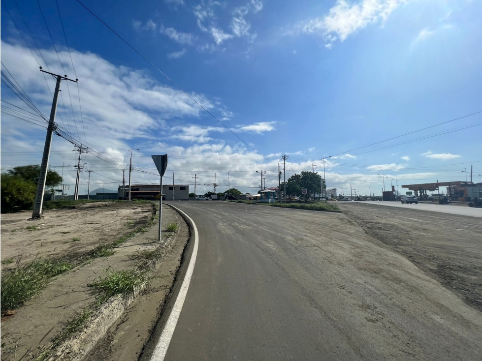 Terreno Esquinero en Alquiler A Pocos Pasos del Aeropuerto de Manta - 4