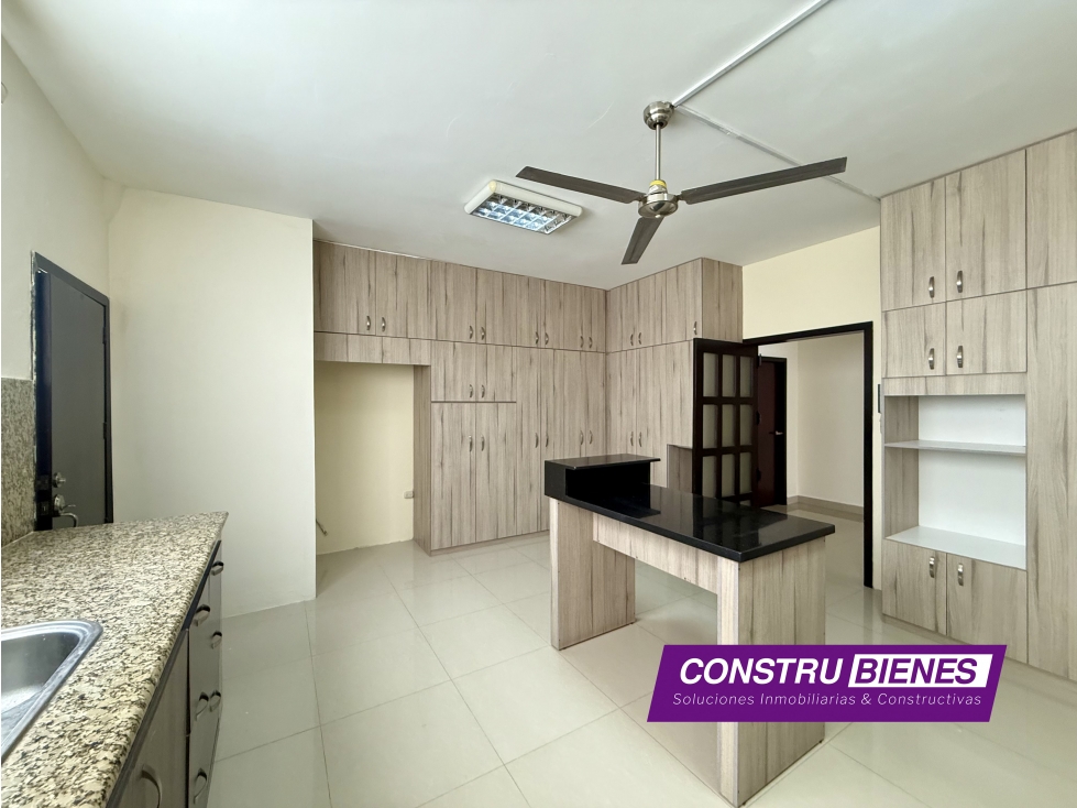 Casa familiar amplia en venta Urb. Manta Beach | 500 m² construidos — foto 6