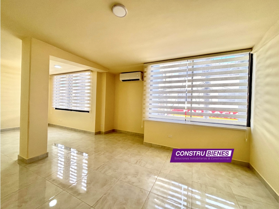 Oficina en renta Excelente ubicación en Manta (Calle 13 y Av. 19) - 1