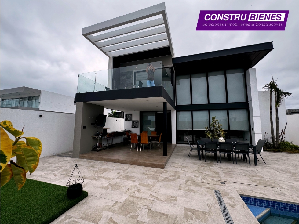 CASA EXCLUSIVA EN URB. MARINA BLUE , MANTA - 2