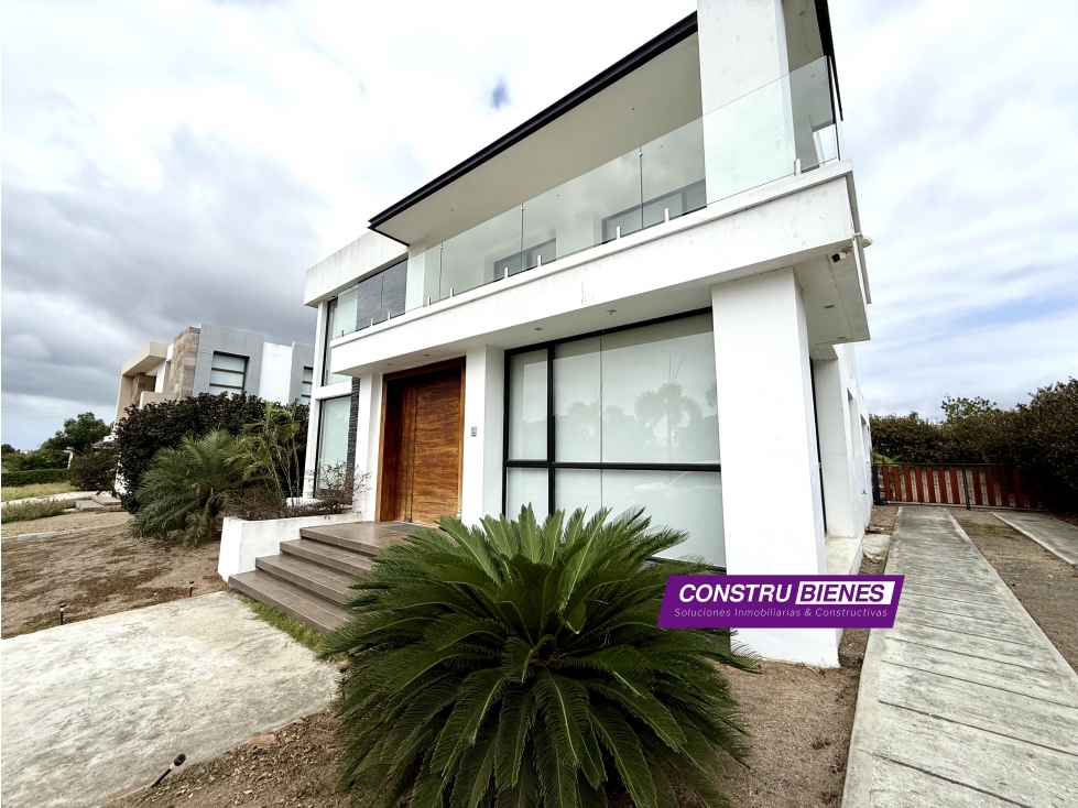 Casa amoblada en venta Urbanización Montecristi Golf