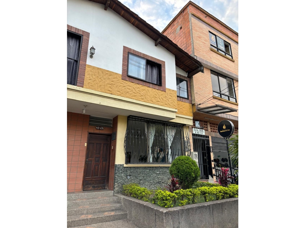 Arriendo Amplia Casa en Laureles Lorena