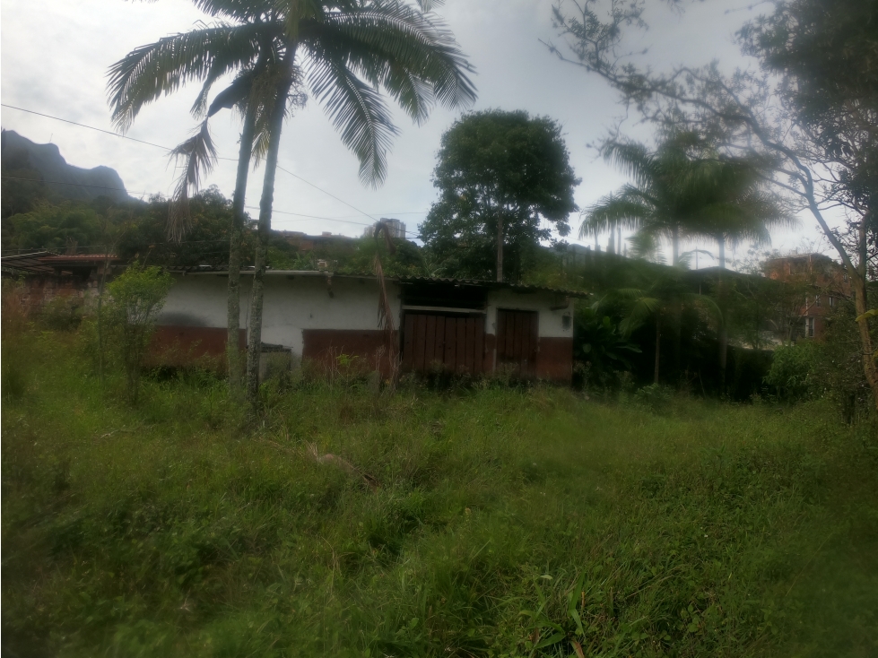 VENDO LOTE EN COPACABANA, FRENTE A LA PISCINA OLIMPICA — foto 2