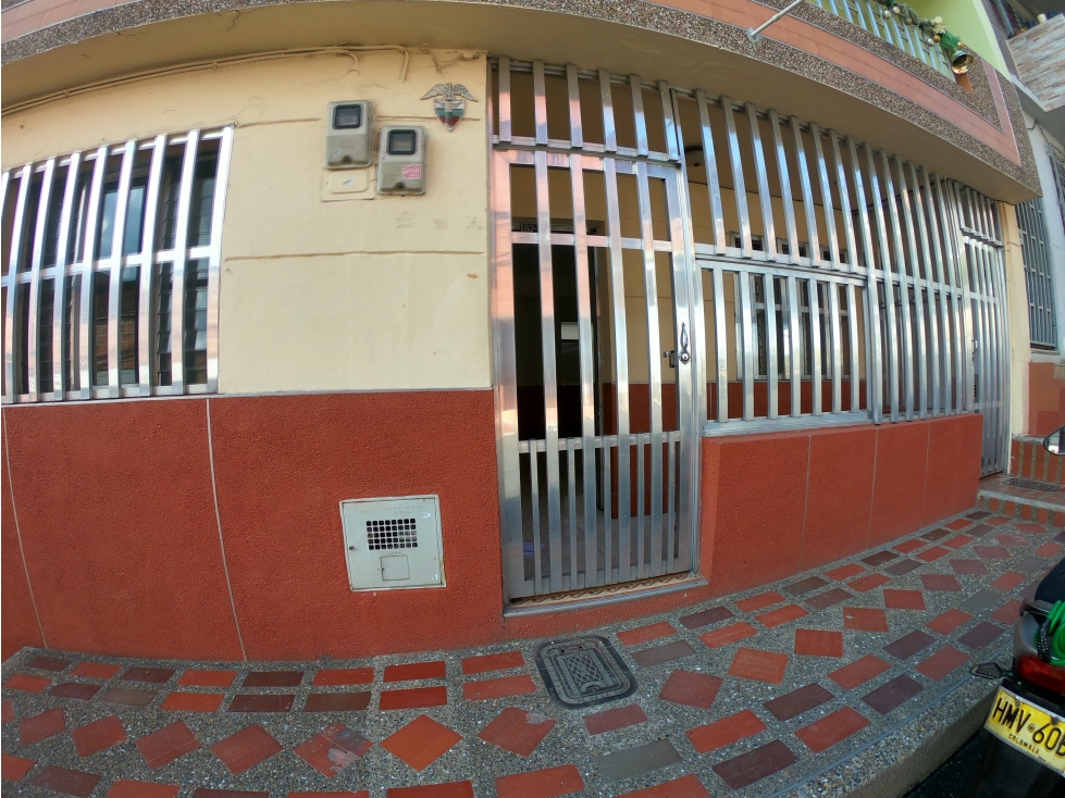 Vendo casa barrio Niquia por Alberto Lebrum, Bello