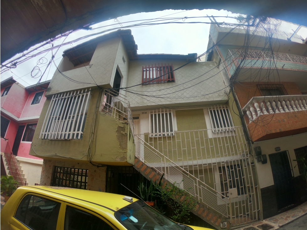 VENDO CASA PISO 3 PARQUE DE BELLO