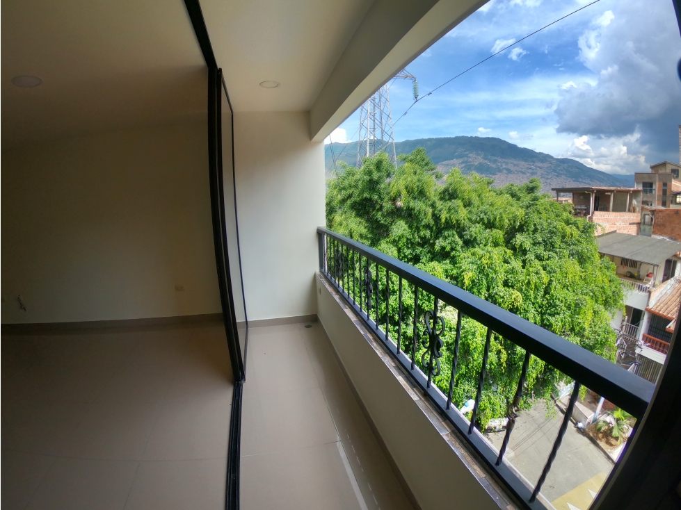 Alquilo apartamento en las Cabañas, Bello, piso 4
