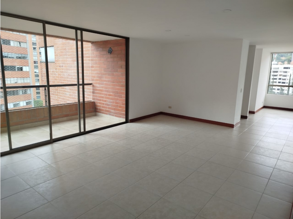 Apartamento en venta en la exclusiva Loma de Los Parra, El Poblado