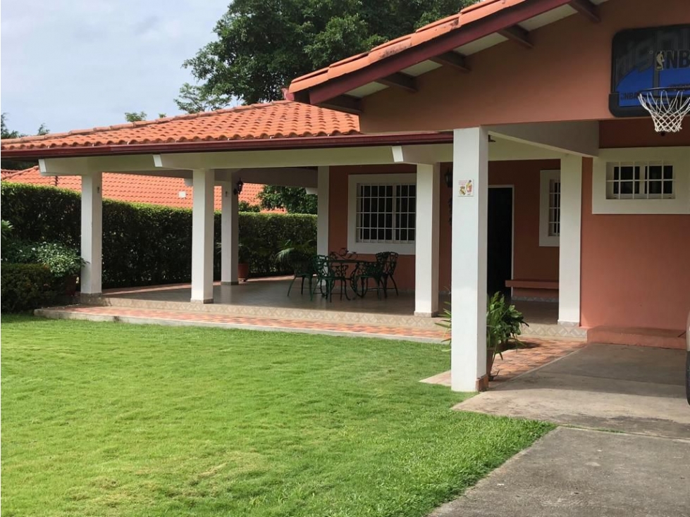 SE ALQUILA CHALET EN CORONADO 1500 Mtrs (OG)