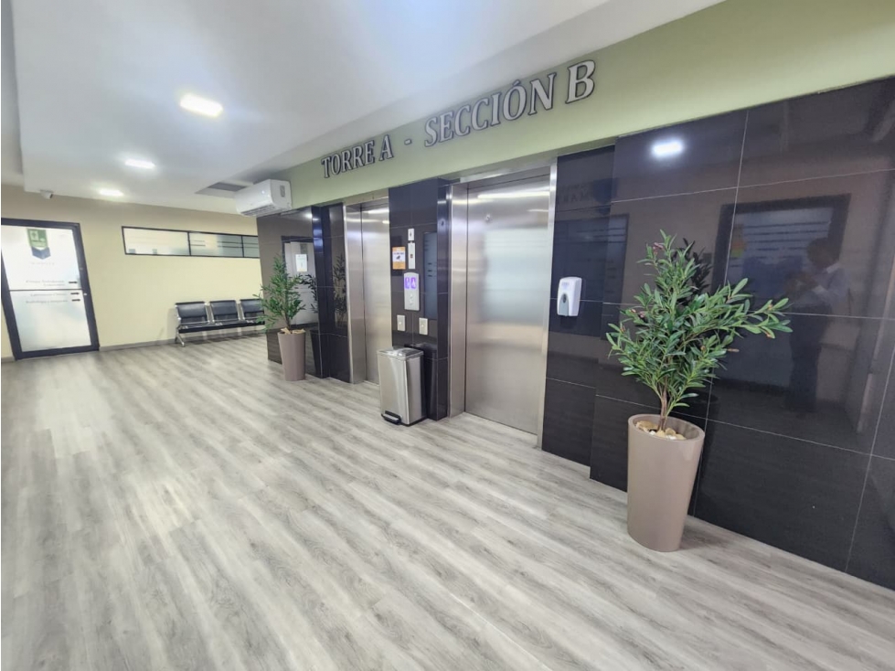 Oficina en Royal Center Marbella | 75 m² | 3 Cubículos AM — foto 3
