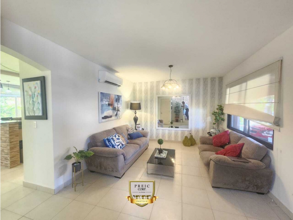 Oportunidad en PH Versalles: Casa de esquina remodelada $339,000 — foto 2