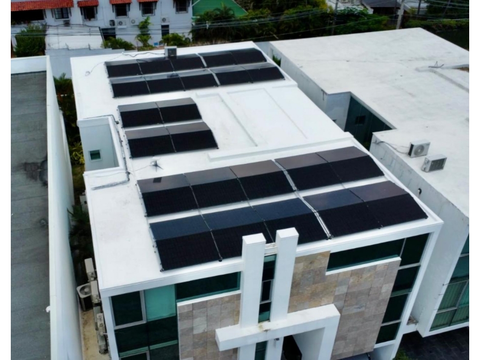 Venta de casa con paneles solares en Altos del Golf. VC